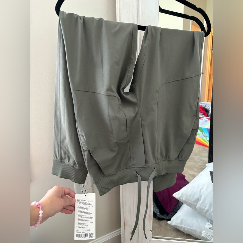 Men’s brand new lululemon joggers